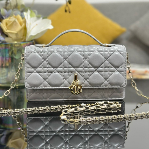 حقيبة My Dior Top Handle من جلد الخروف بنقشة Cannage