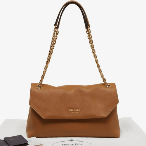 حقيبة كتف Prada Doux متوسطة من الجلد