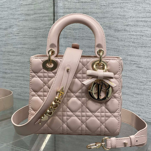 حقيبة ليدي ديور My ABCDior صغيرة بجلد الخروف بنقشة Cannage