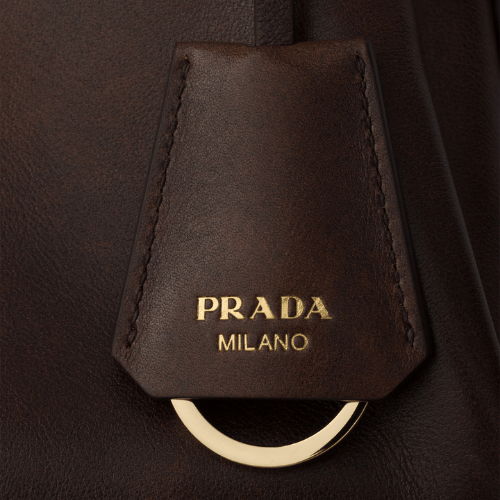 حقيبة كتف Prada Aimée متوسطة من الجلد