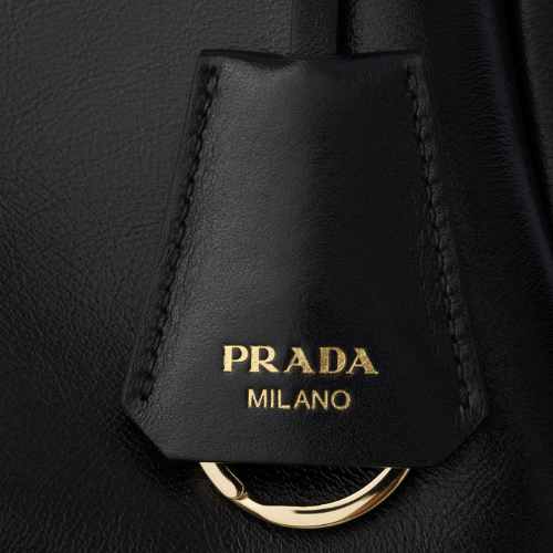 حقيبة كتف Prada Aimée متوسطة من الجلد