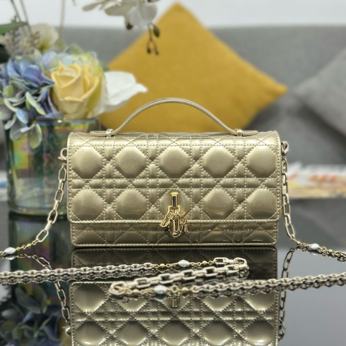 حقيبة My Dior Top Handle من جلد الخروف بنقشة Cannage