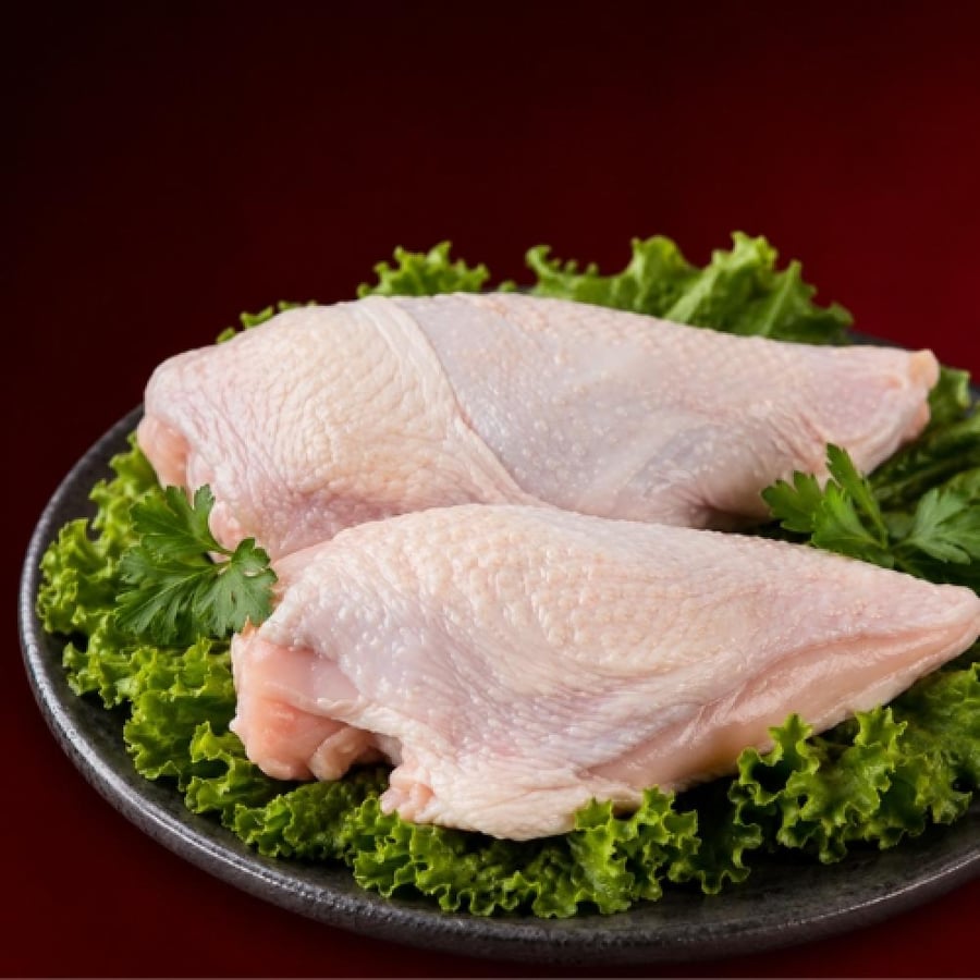 صدور دجاج بالعظم