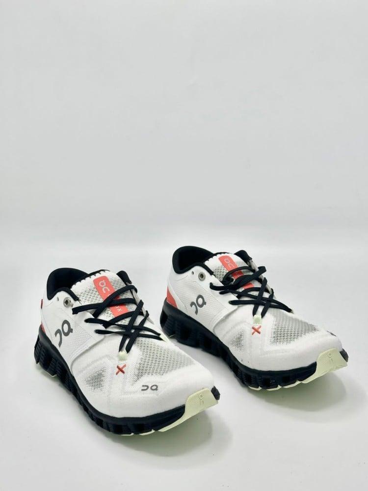 حذاء | ON Cloud X 3 White Black Red