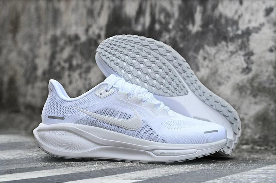 حذاء نايك أبيض رجالي Air Zoom من متجر كوتشي كنج