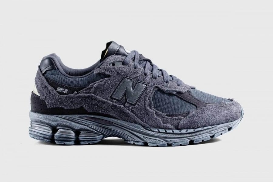 حذاء | New Balance 2002R Dark Grey Distressed