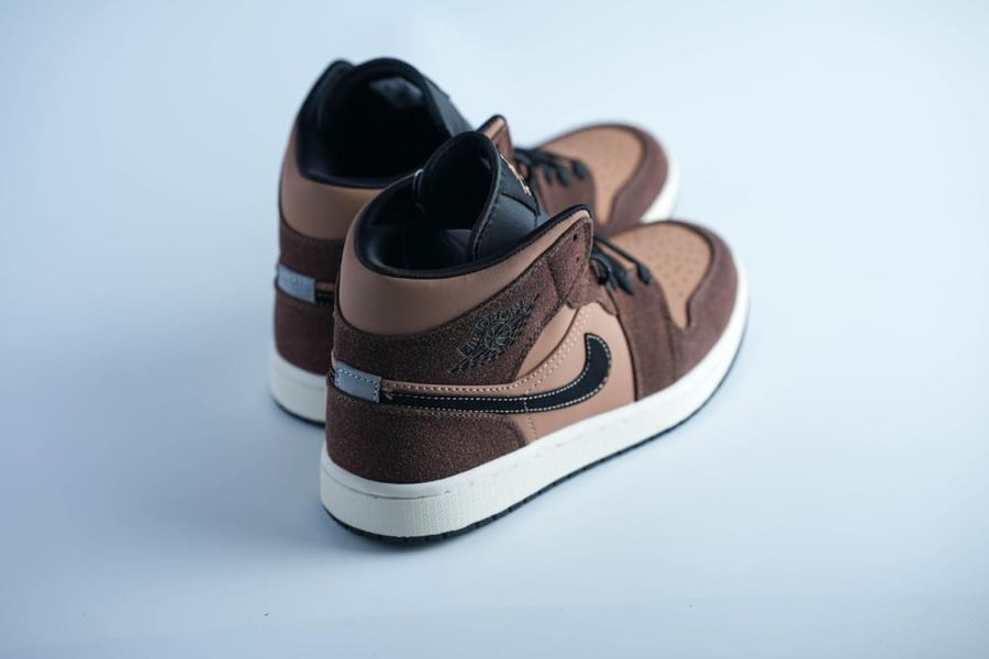 حذاء Jordan Mid بني واسود بستايل ناعم ولمسة فاخرة