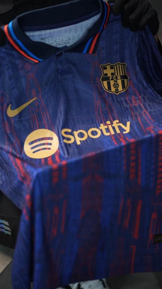 بوكس برشلونة الأصلي — 5 تيشيرتات لعشاق البلوغرانا