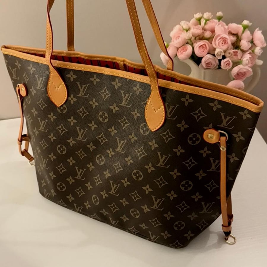 LV توت باق