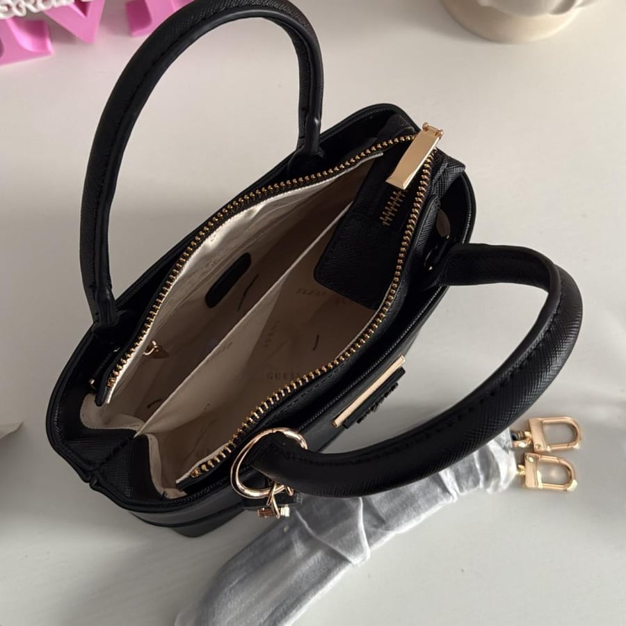 Guess ذهبي