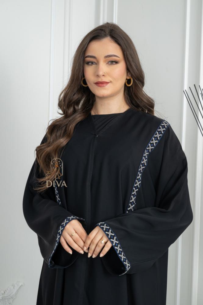عبايه كريب ملكي مثالية لمن تبحث عن التميز