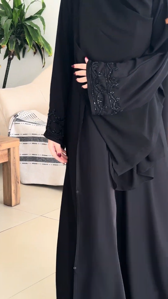 عباية رسمية تطريز تاج علي الكم لاطلاله فريده