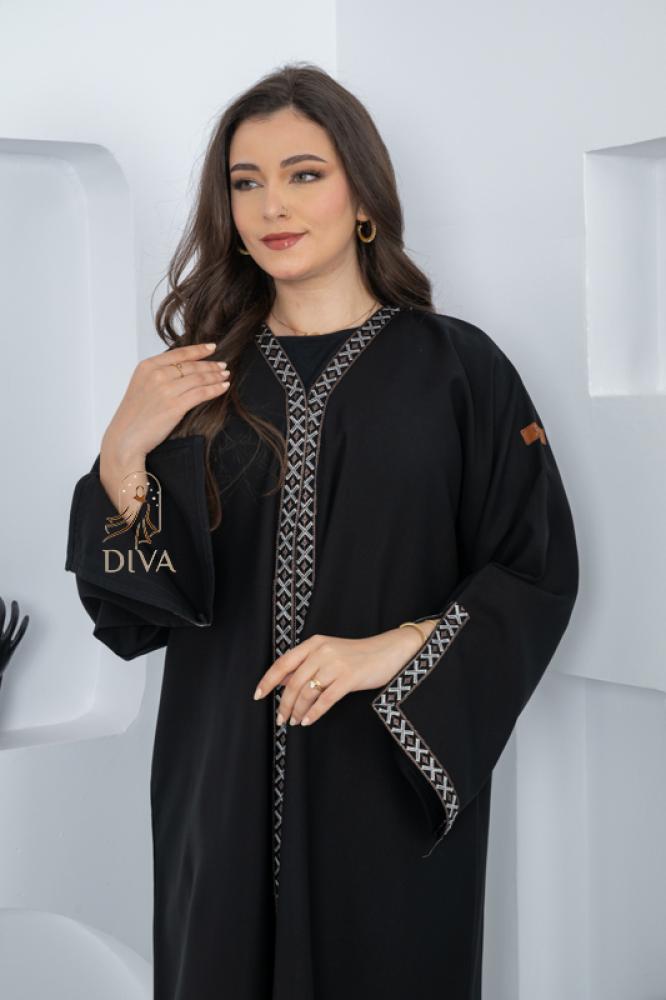 عبايات نص كلوش