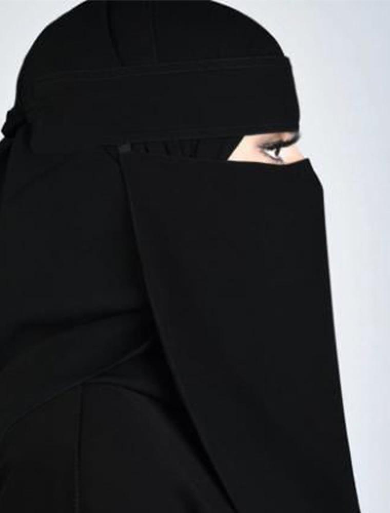 نقاب لاصق