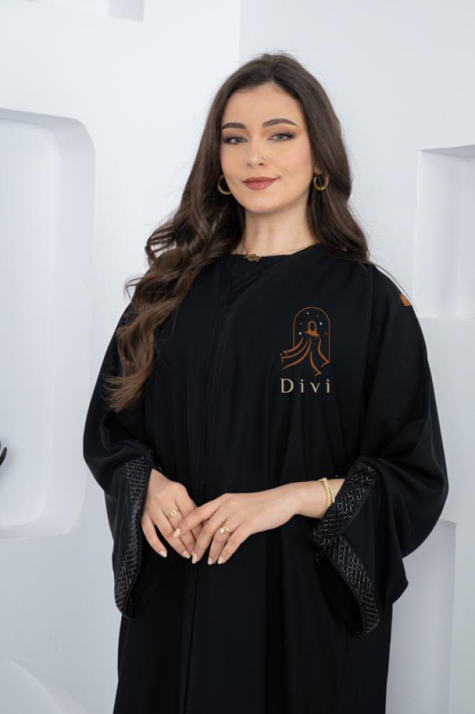 عبايه حرير سوداء