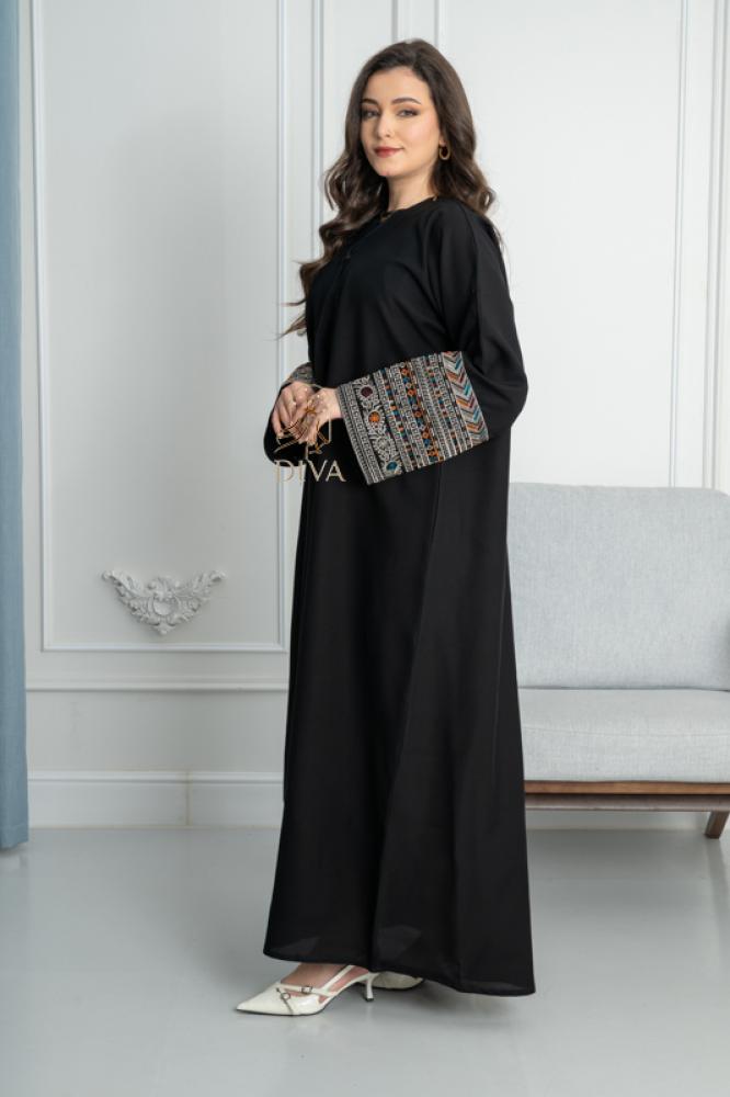 عباية كلوش مطرزة