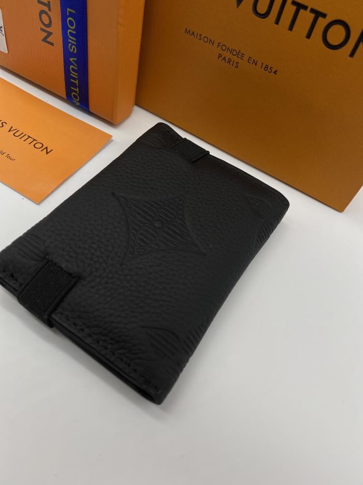 محفظة لويس فيتون Lv مع الملحقات