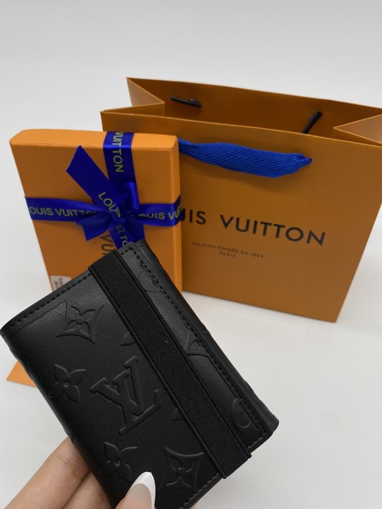 محفظة لويس فيتون Lv مع الملحقات