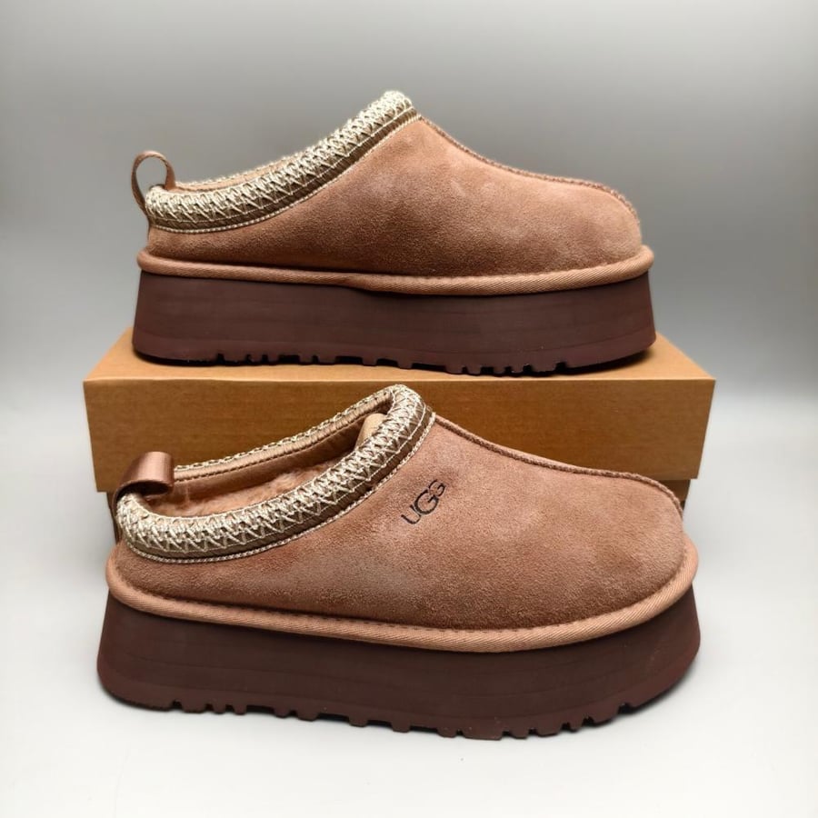 سليبر UGG شتوي باللون بيج غامق