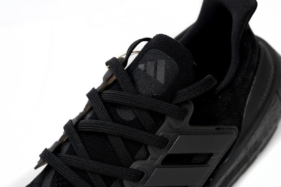 حذاء اديداس الترا بوست 2023 adidas ultra boost — إصدار ٧
