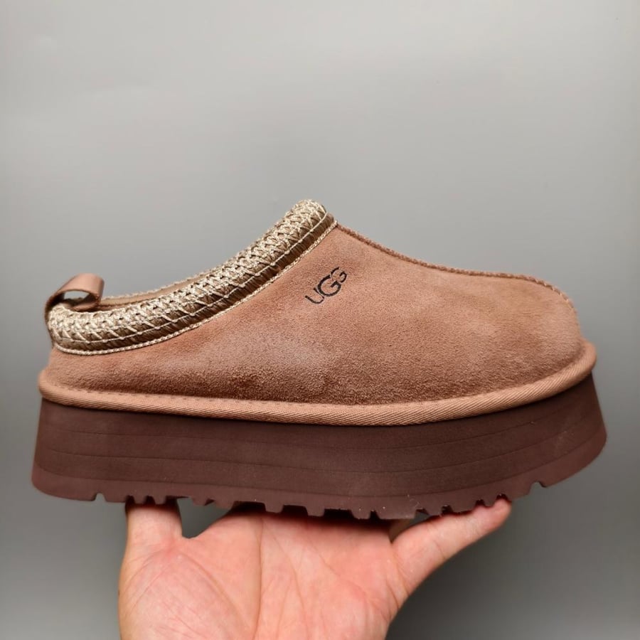 سليبر UGG شتوي باللون بيج غامق