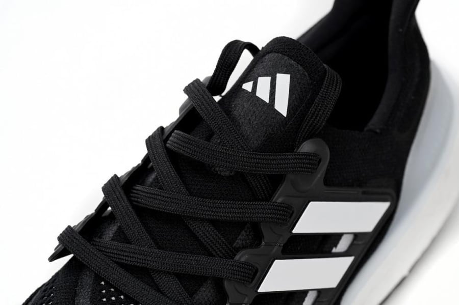 حذاء اديداس الترا بوست 2023 adidas ultra boost — إصدار ٣