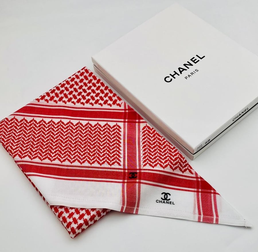 حذاء شماغ شانيل Chanel أحمر متجر شلفوف