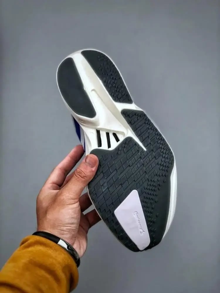 حذاء Adidas Adizero Adios Pro 4 — إصدار ١٠