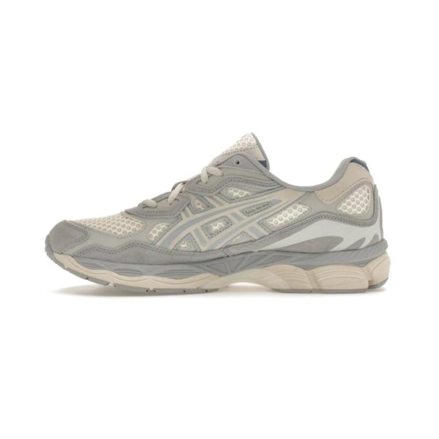 حذاء ASICS