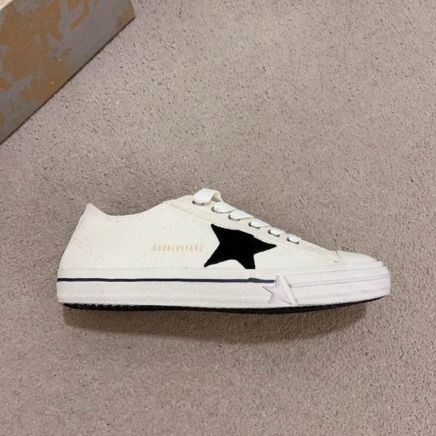 حذاء سنيكرز جولدن جوس Golden Goose