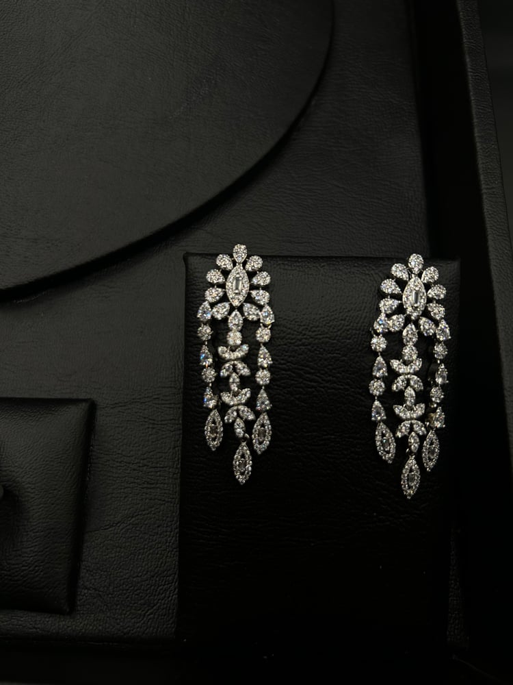 Jewelry set with diamond detail and dangling stones