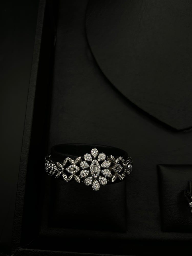 Jewelry set with diamond detail and dangling stones