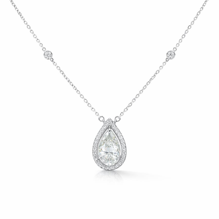 White gold diamond necklace 18 karat with teardrop design, Beyship, with a luxurious encrusted frame