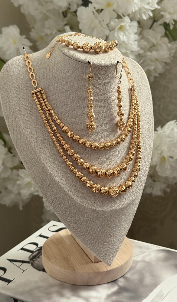 طقم بديل ذهب ثلاث قطع – عقد ثلاث طبقات مع أقراط وسوار.                          MS-075