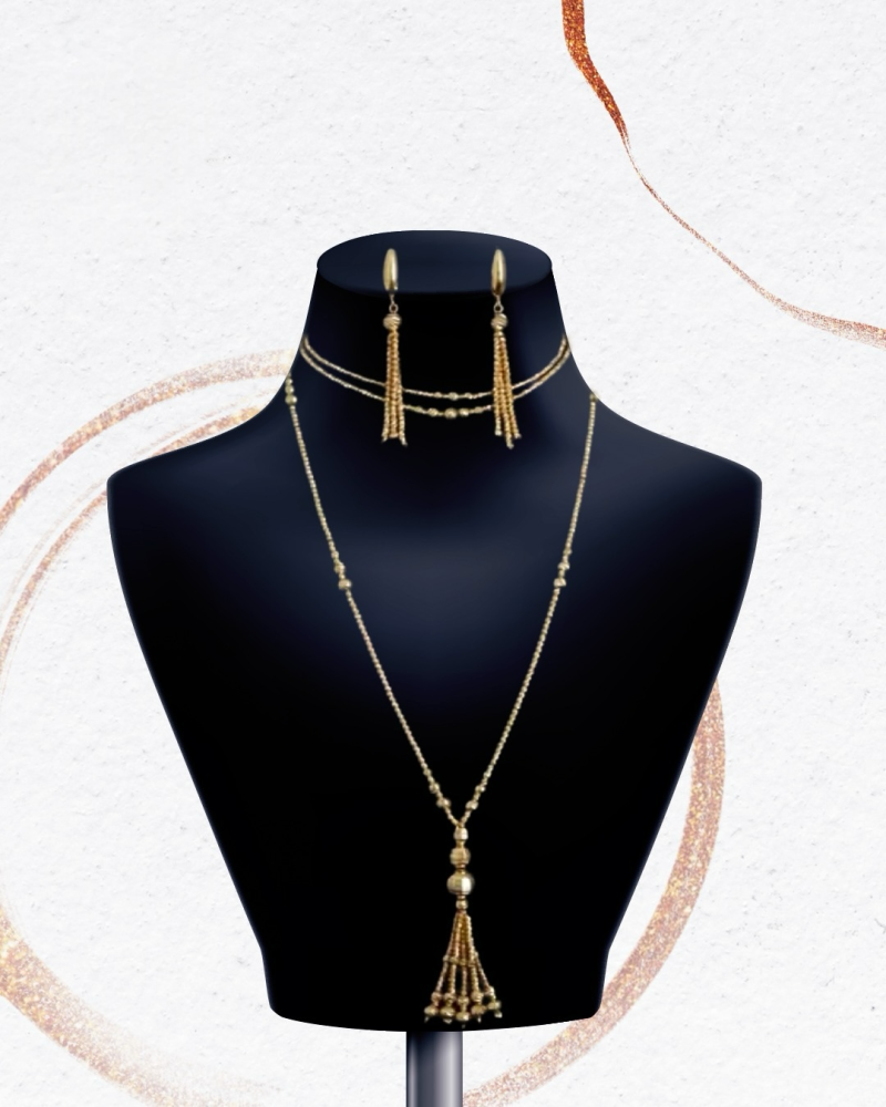طقم دوريكا أنيق مطلي ذهب عيار 24 عبارة عن ثلاث قطع سلسالين احدهم طويل والثاني مزدوج قصير  مع حلق .                         MS-039