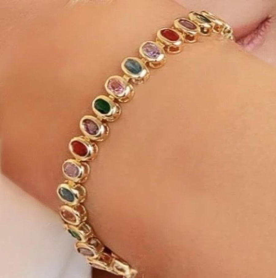 اسوارة مطلية ذهب بأحجار ملونة – تصميم أنيق عصري.                    MB-309
