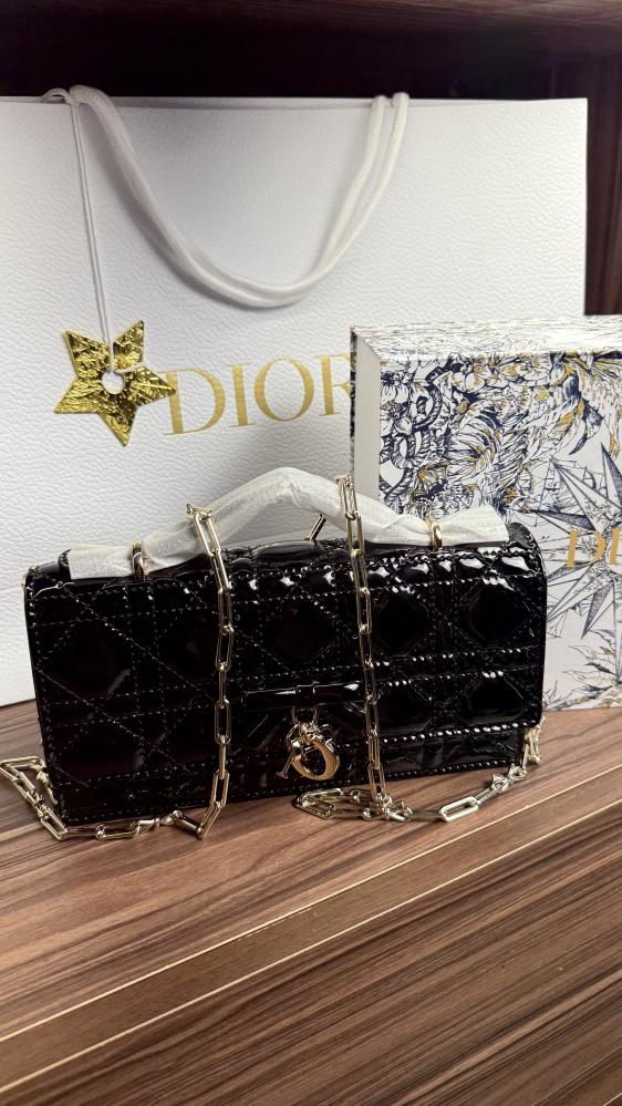 كلاتش ليدي Dior جلد لامع