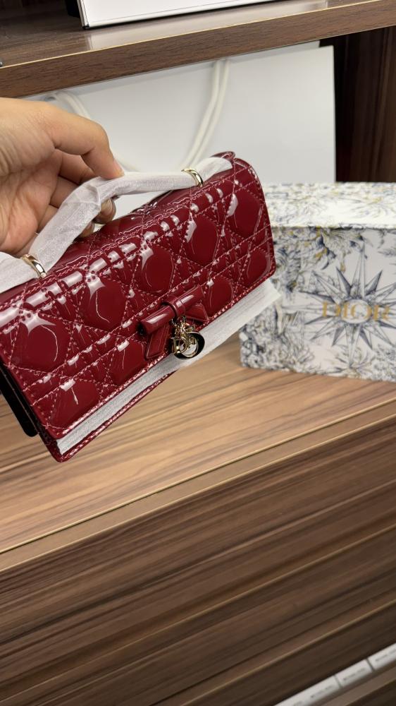كلاتش ليدي Dior جلد لامع