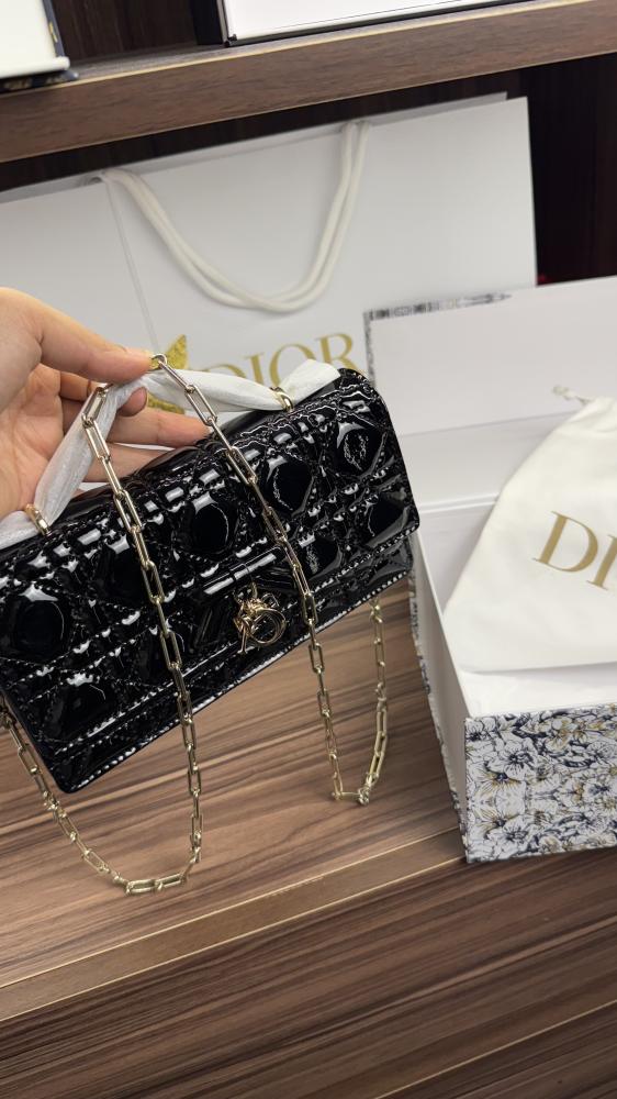 كلاتش ليدي Dior جلد لامع