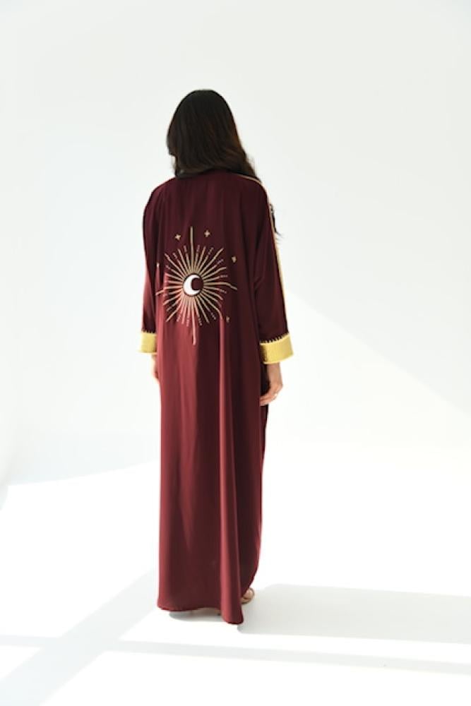 Crepe abaya with embroidery in threads