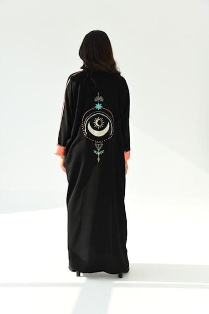 Crepe abaya with embroidery in threads