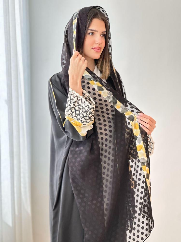 عباية كريب ياباني اسود مع أكمام كروشيه