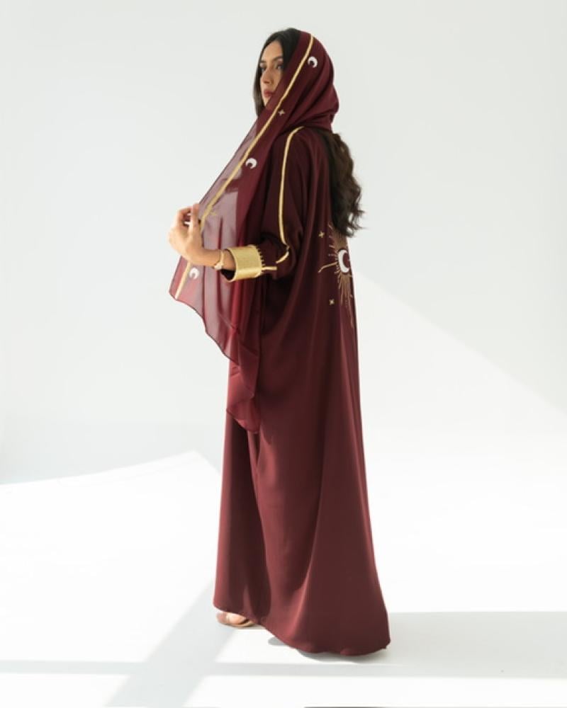 Crepe abaya with embroidery in threads