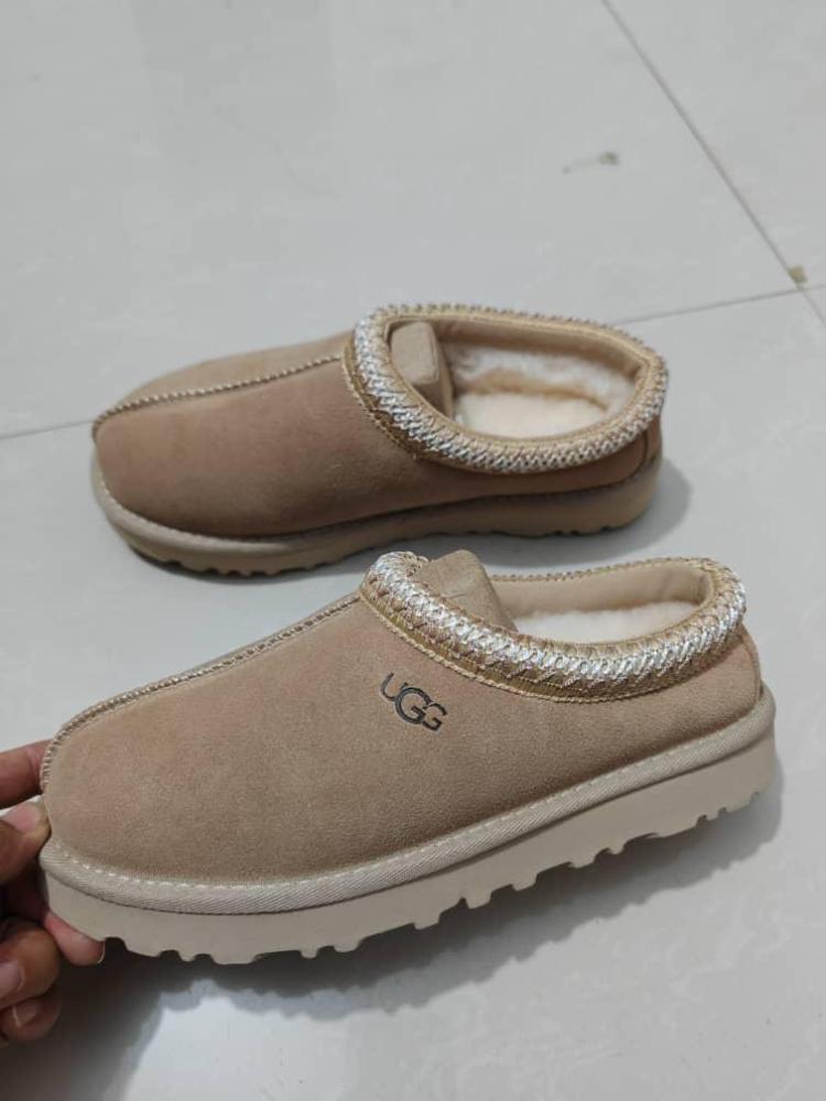حذاء UGG