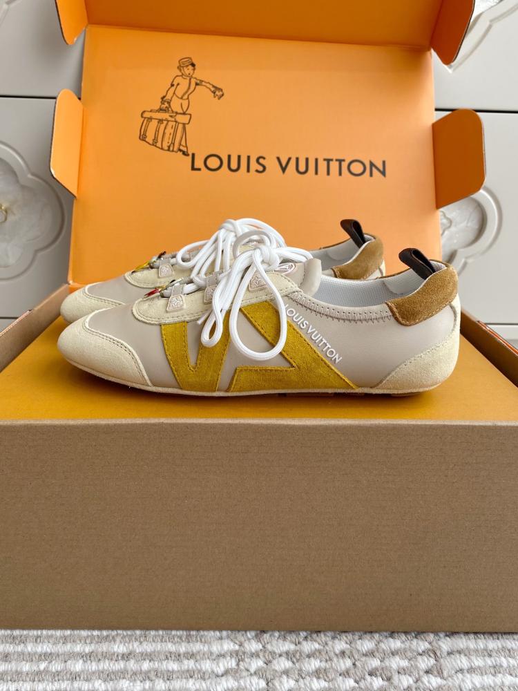 حذاء LV