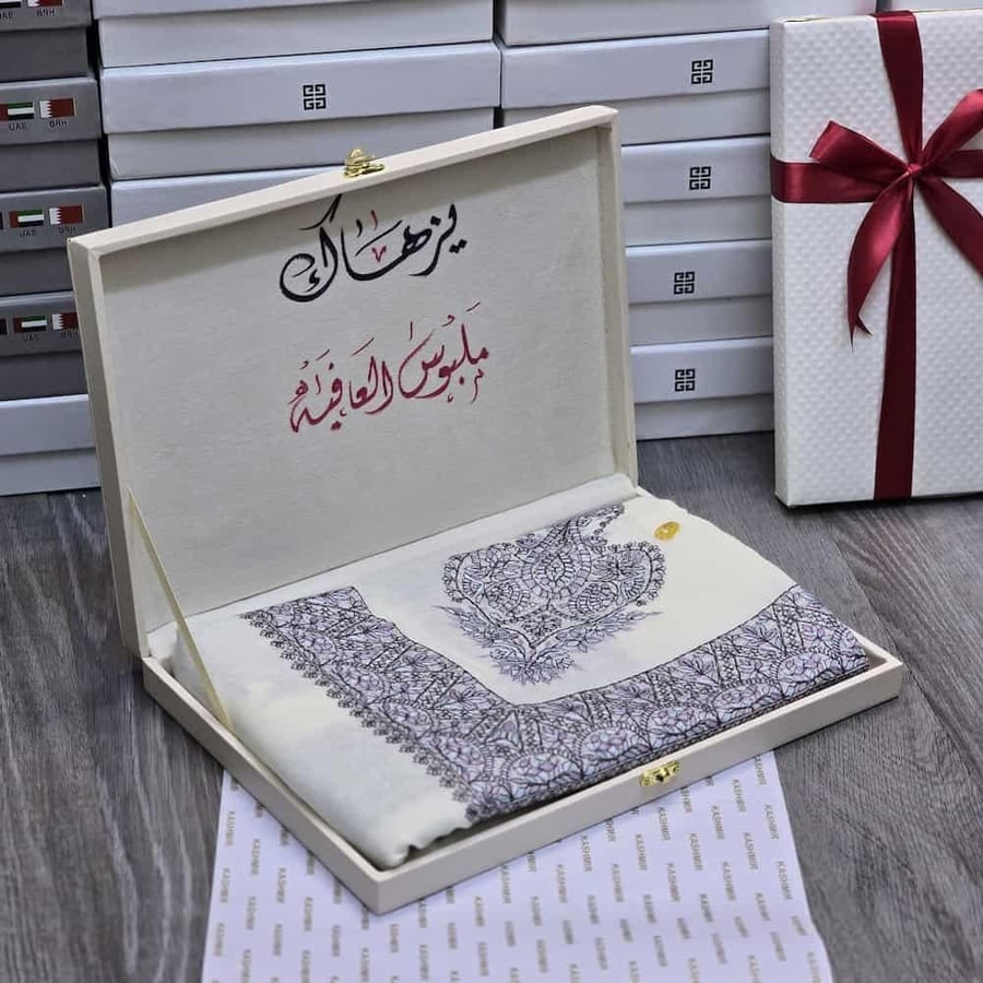 شماغ كشميري رجالي أنيق مناسب للإهداء في بوكس فاخر