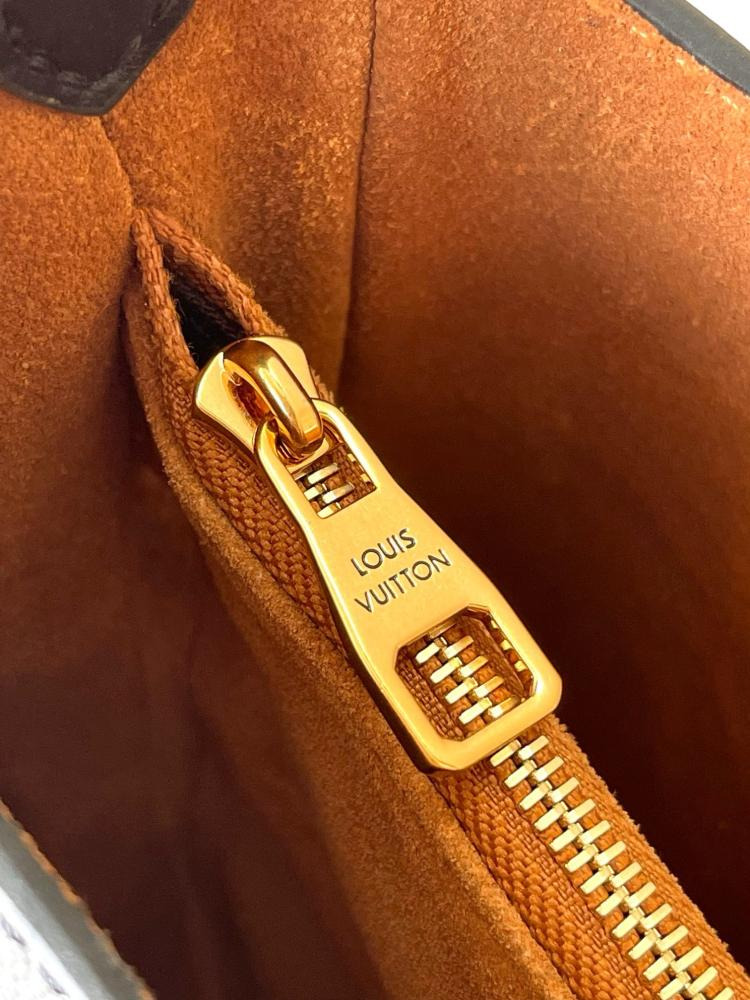 لوي فيتون Low Key Shoulder مقاس 26cm