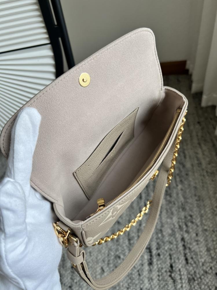 لوي فيتون Wallet On Chain Ivy مقاس 23.5cm