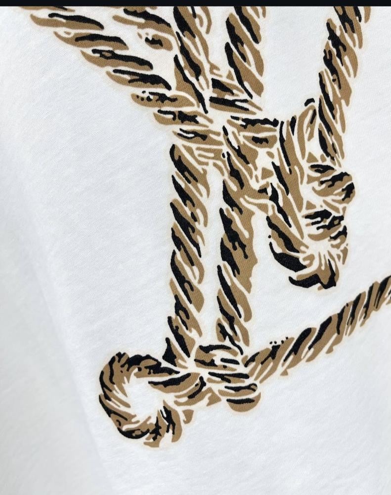 تيشيرت من ماركة لوي فيتون