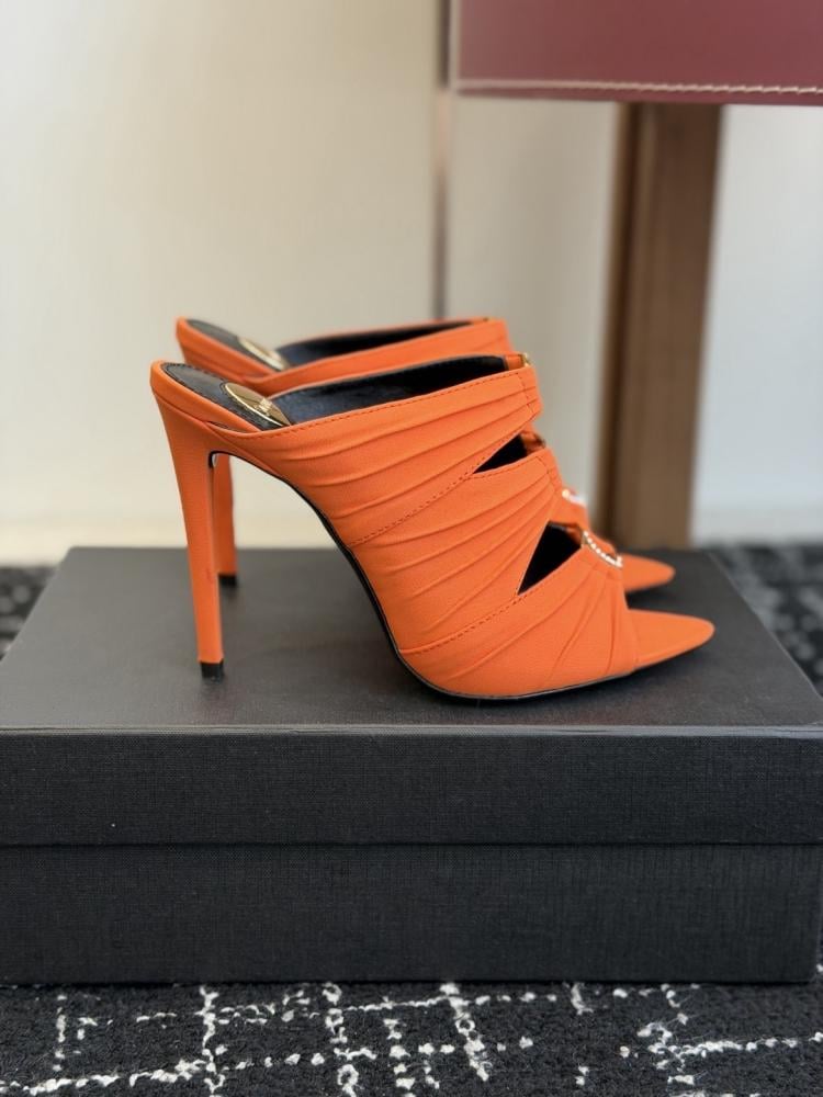 هيلز سان لوران ارتفاع 10.5cm